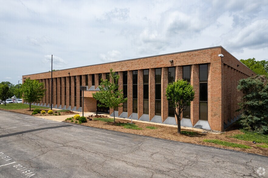 10825 Watson Rd, Sunset Hills, MO à louer - Photo de l’immeuble – Image 2 sur 4