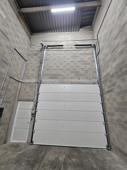 Local d’activités dans Le Plessis-Trévise à louer - Photo de l’immeuble – Image 2 sur 7