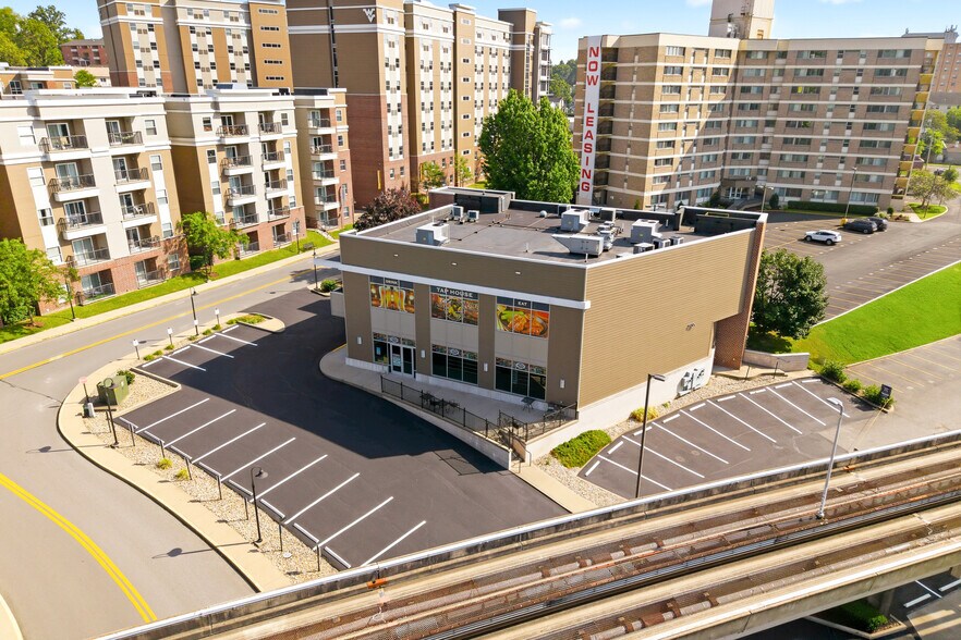 453 Oakland St, Morgantown, WV à louer - Photo de l’immeuble – Image 1 sur 26