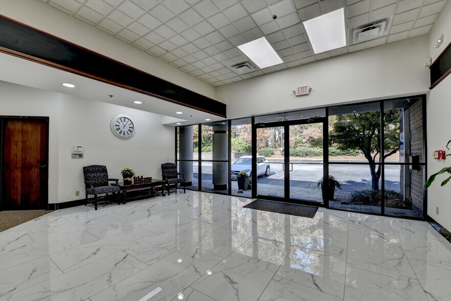 3274 Medlock Bridge Rd, Peachtree Corners, GA à vendre - Photo de l’immeuble – Image 2 sur 40