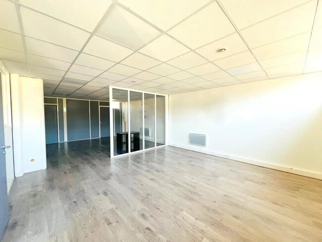 Plus de détails pour Bureau à vendre