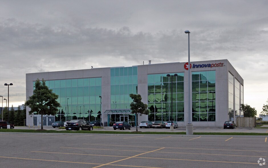 5280 Solar Dr, Mississauga, ON à louer - Photo de l’immeuble – Image 3 sur 22