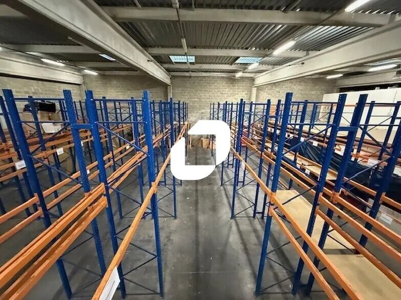 Local d'activités dans Méry-sur-Oise à vendre - Photo de l’immeuble – Image 1 sur 22