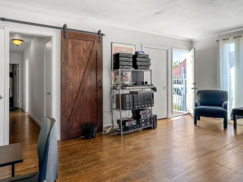 1622 N Gower St, Los Angeles, CA à louer - Photo intérieure – Image 3 sur 16