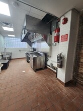 9918 Lorain Ave, Cleveland, OH à louer Photo intérieure– Image 1 sur 9