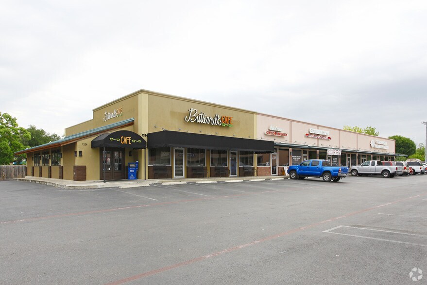 1312 E Common St, New Braunfels, TX à louer - Photo principale – Image 3 sur 3