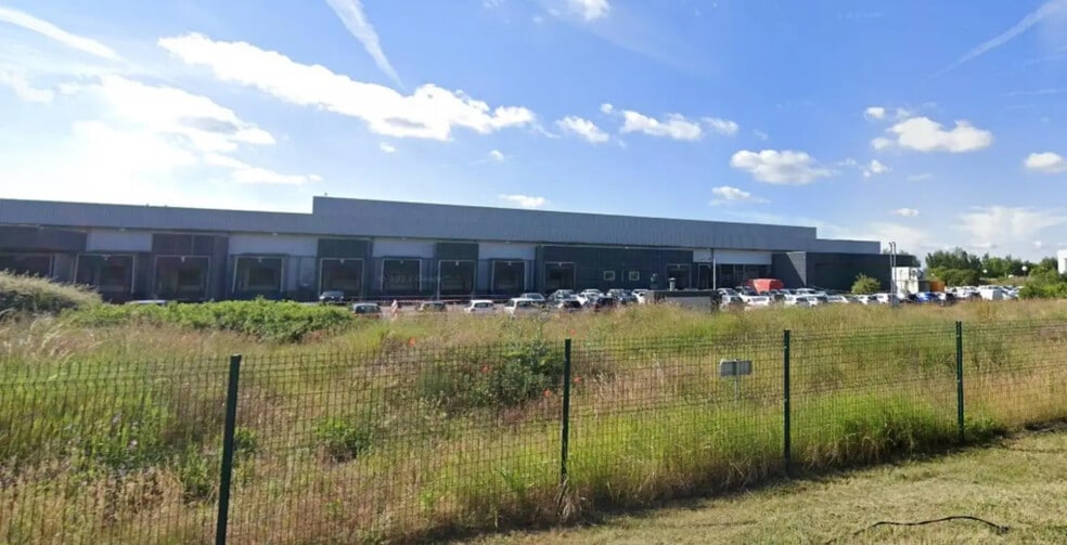 Local d’activités dans Saint-Ouen-l'Aumône à louer - Photo de l’immeuble – Image 2 sur 9