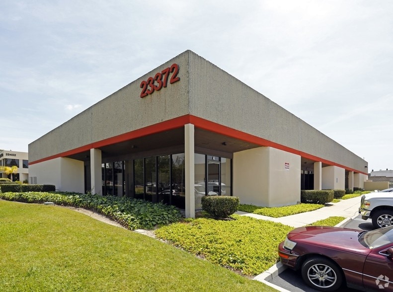 23342 South Pointe Dr, Laguna Hills, CA à louer - Photo principale – Image 1 sur 11