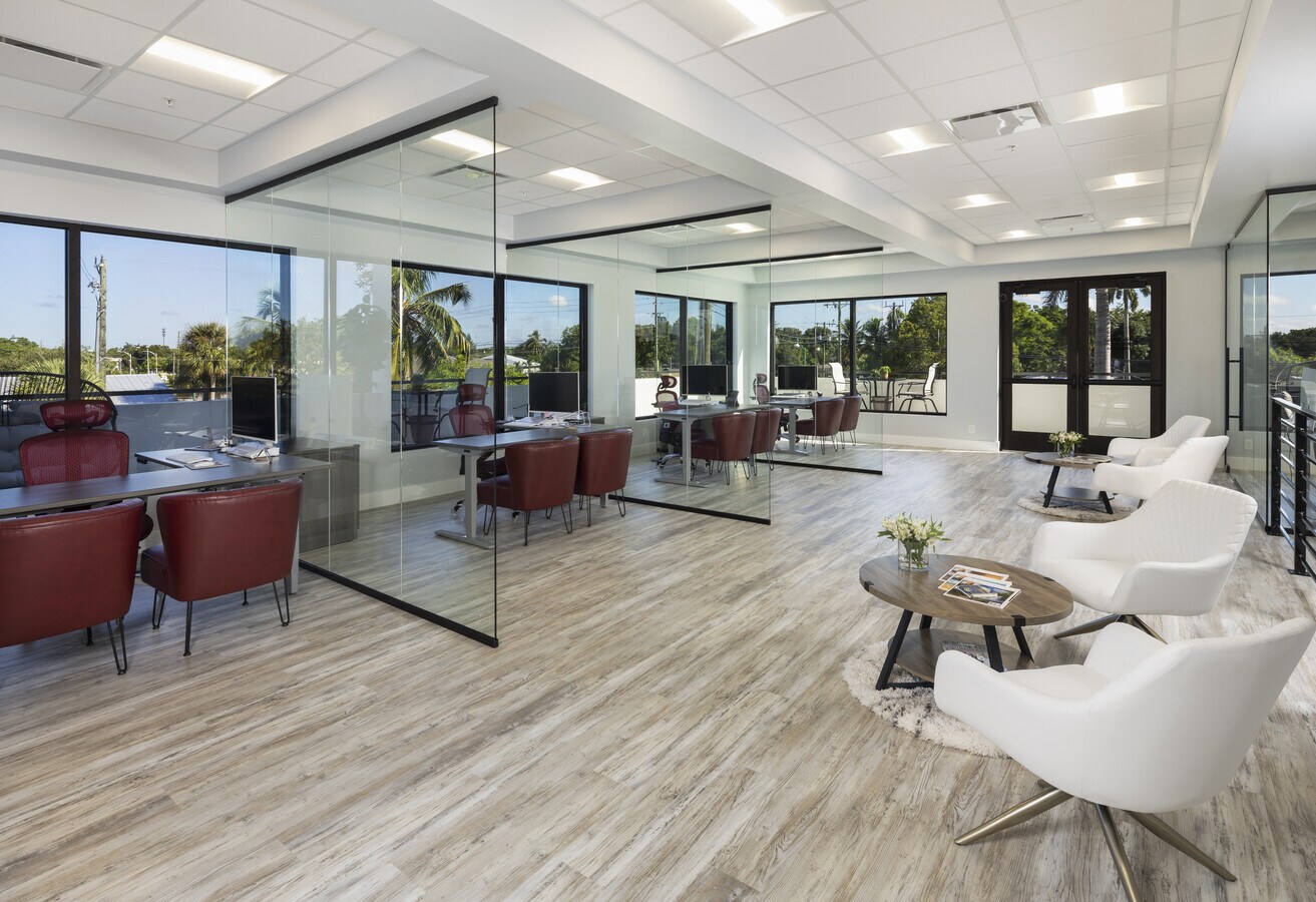 3080 Tamiami Trl E, Naples, FL 34112 - Lot 204 -  - Photo intérieure - Image 1 of 5