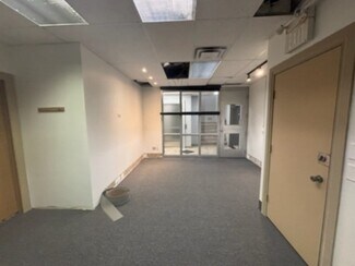 Plus de détails pour 1455 Ellis St, Kelowna, BC - Bureau à louer
