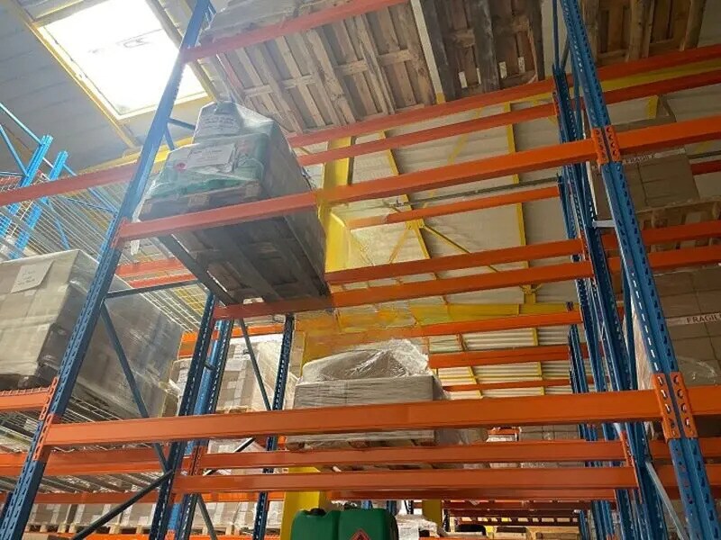 Bureau dans Le Chambon-Feugerolles à louer Photo intérieure– Image 1 sur 9