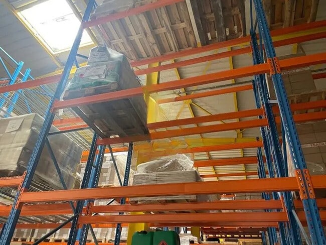 Plus de détails pour Bureau, Local d'activités à louer