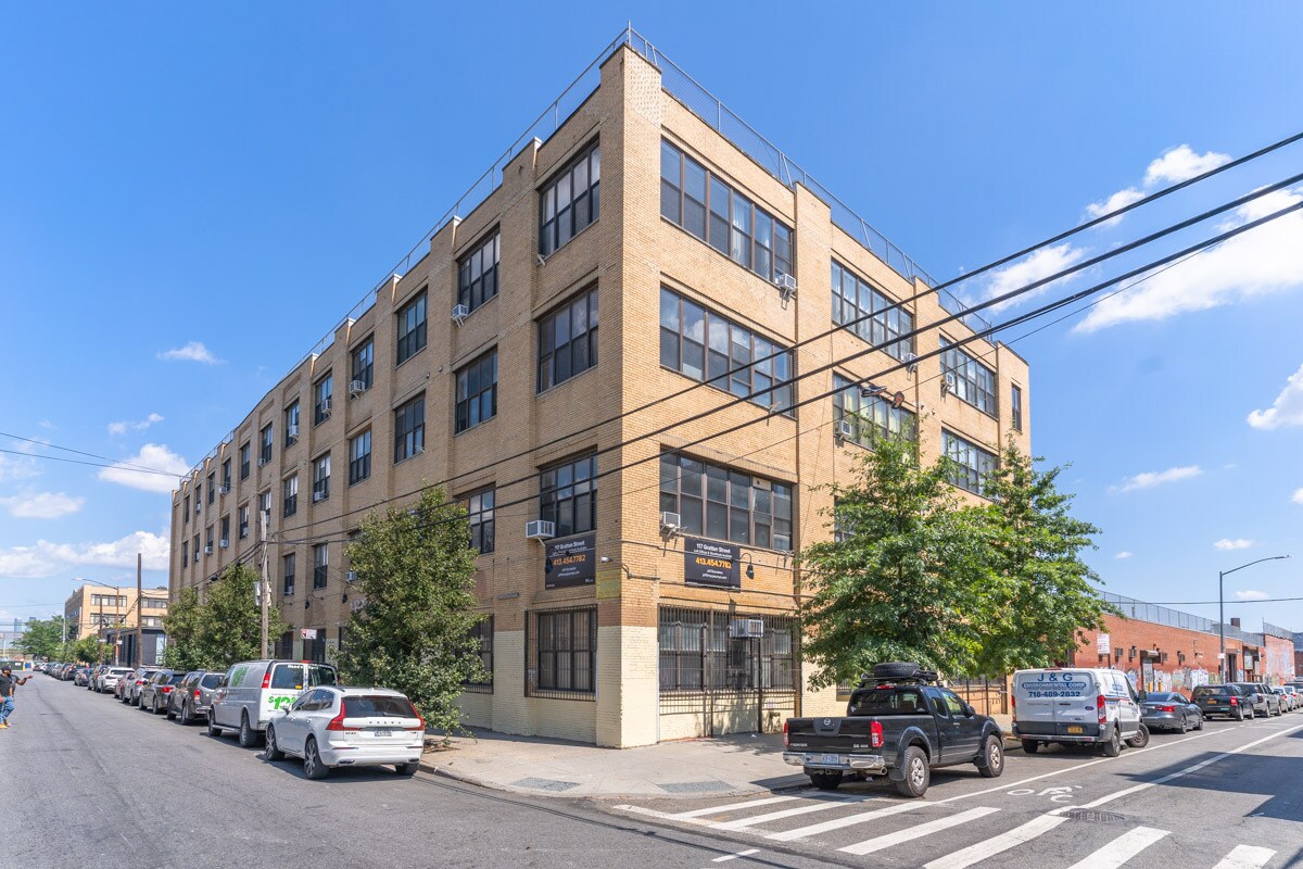 117 Grattan St, Brooklyn, NY à louer Photo de l’immeuble– Image 1 sur 15