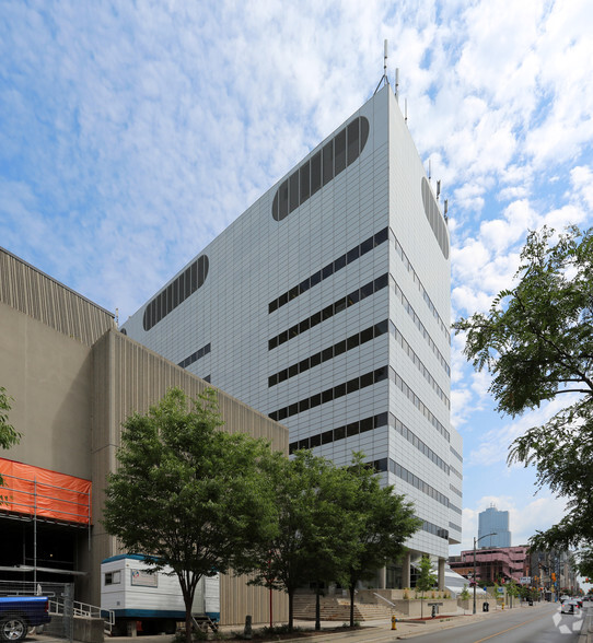 100 Dundas St, London, ON à louer - Photo de l’immeuble – Image 2 sur 2