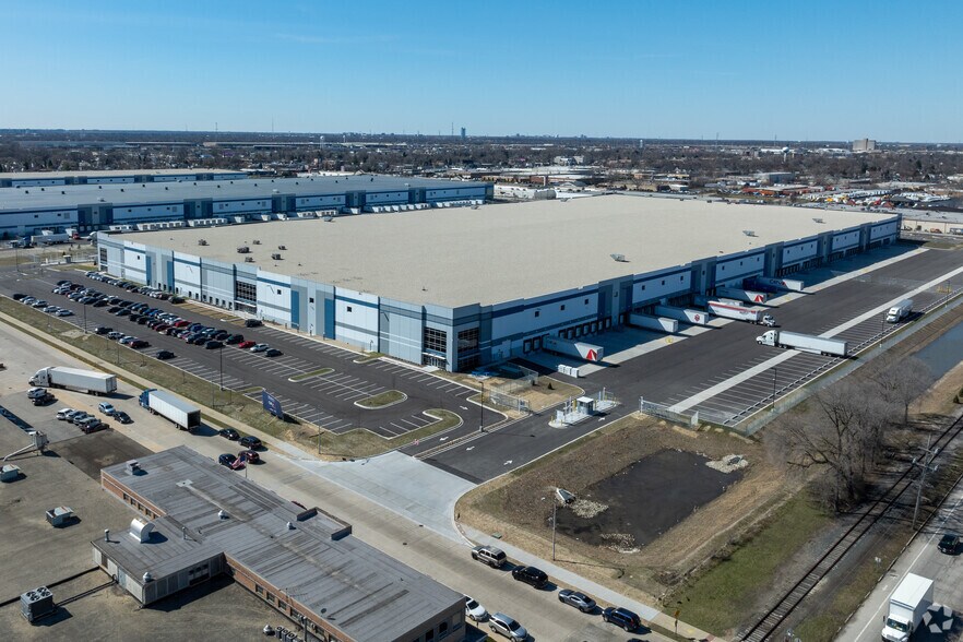 2050 Cornell Ave, Melrose Park, IL à louer - Aérien – Image 3 sur 4