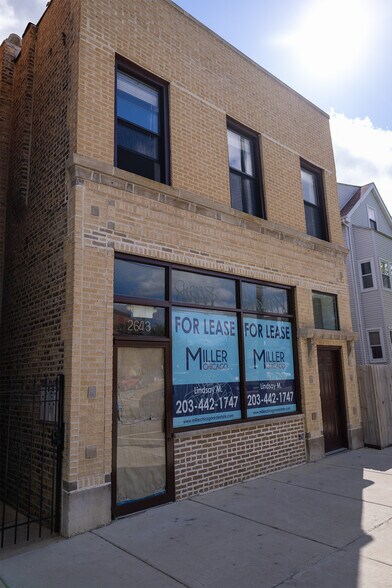 2643 W Armitage Ave, Chicago, IL à louer - Photo principale – Image 1 sur 10
