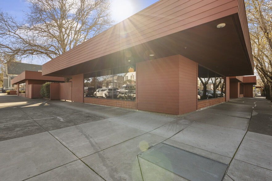 150 North St, Healdsburg, CA à louer - Photo de l’immeuble – Image 1 sur 7