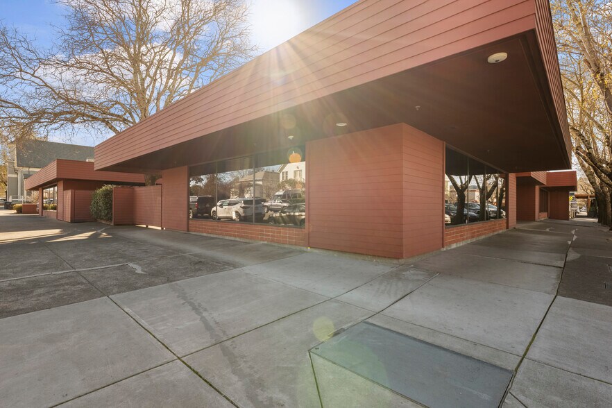 150 North St, Healdsburg, CA à louer - Photo de l’immeuble – Image 2 sur 7