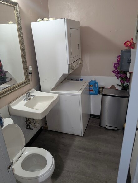 1636-1638 E Charleston Blvd, Las Vegas, NV à vendre - Photo de l’immeuble – Image 2 sur 14