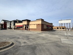 1610 S Kellogg Ave, Ames, IA à vendre Photo de l’immeuble– Image 2 sur 17