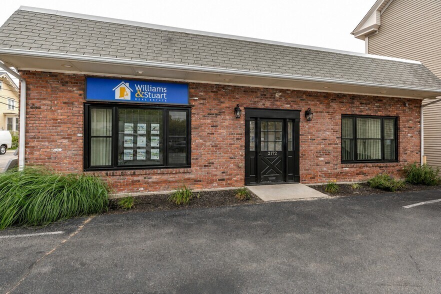 2172 Broad St, Cranston, RI à louer - Photo de l’immeuble – Image 1 sur 12