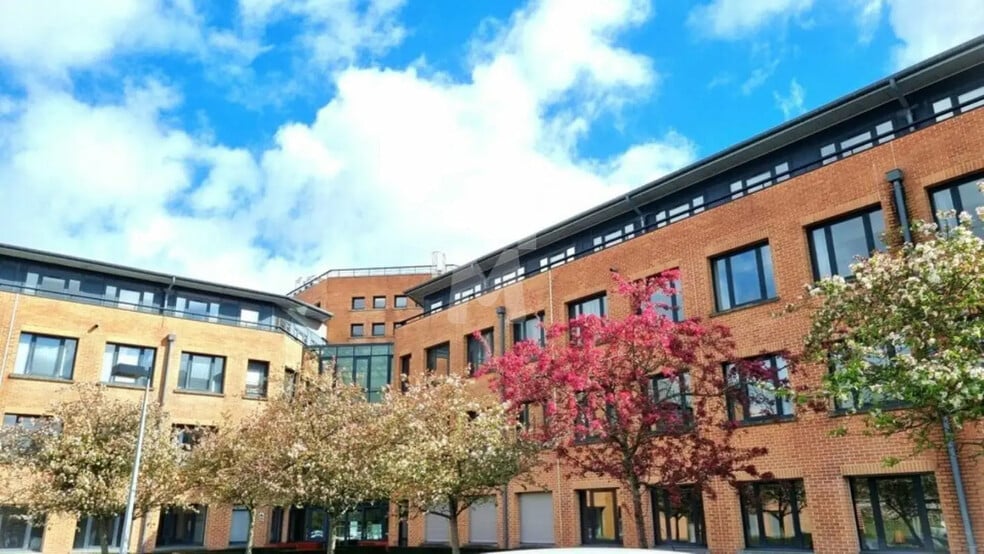 Bureau dans Évry-Courcouronnes à louer - Photo de l’immeuble – Image 2 sur 12