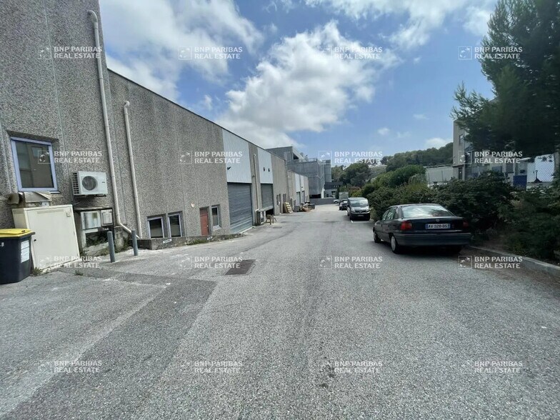 Local d’activités dans Antibes à louer - Photo de l’immeuble – Image 3 sur 15