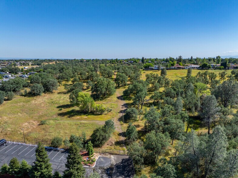 11050 Campers ct, Redding, CA à vendre - Photo de l’immeuble – Image 3 sur 38