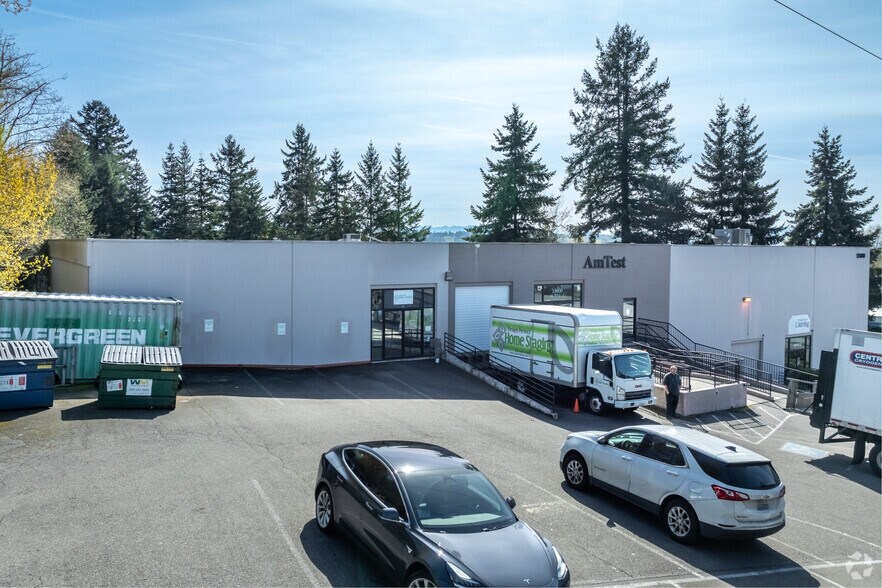 13536 NE 126th Pl, Kirkland, WA à louer - Photo de l’immeuble – Image 3 sur 5