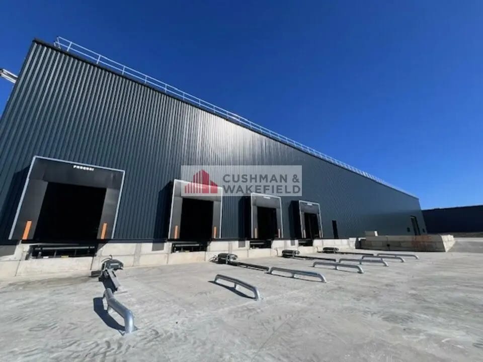 Local d’activités dans Vauvert à louer Photo de l’immeuble– Image 1 sur 4