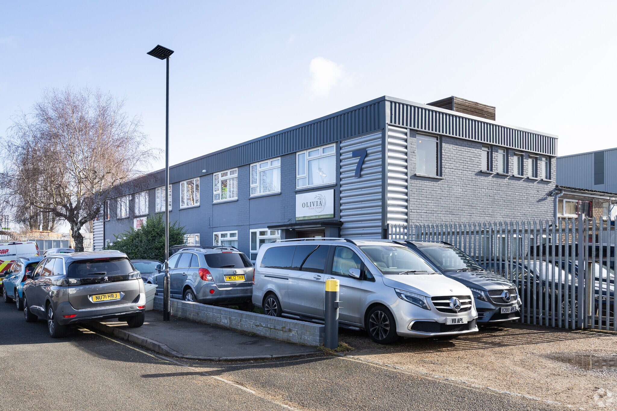 5-7 Mount Rd, Feltham à louer Photo principale– Image 1 sur 3