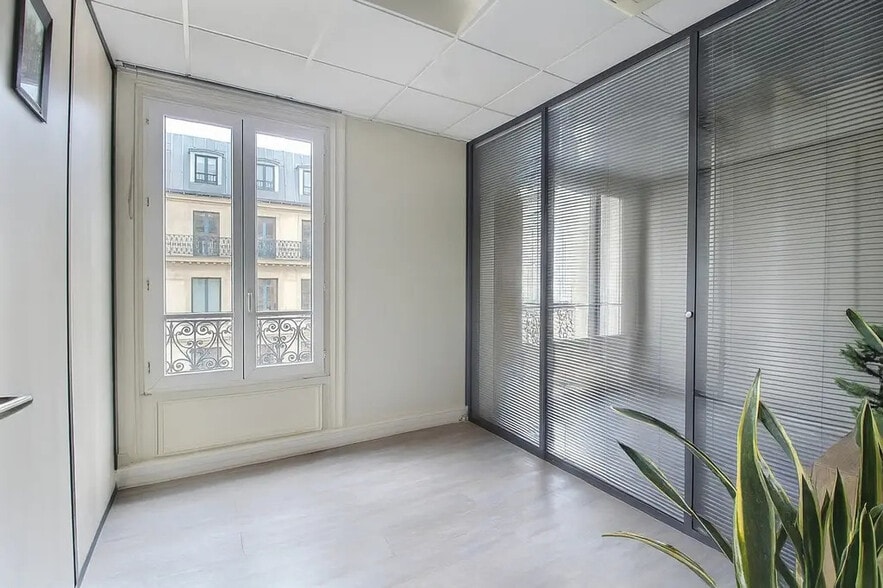 40 Rue De Châteaudun, Paris à louer - Photo de l’immeuble – Image 3 sur 8