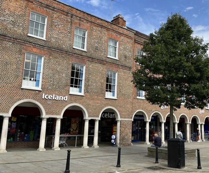 9-10 High St, High Wycombe à louer - Photo de l’immeuble – Image 2 sur 10
