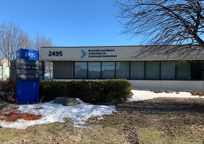 2495 Parkedale Ave, Brockville, ON à louer - Photo de l’immeuble – Image 3 sur 7