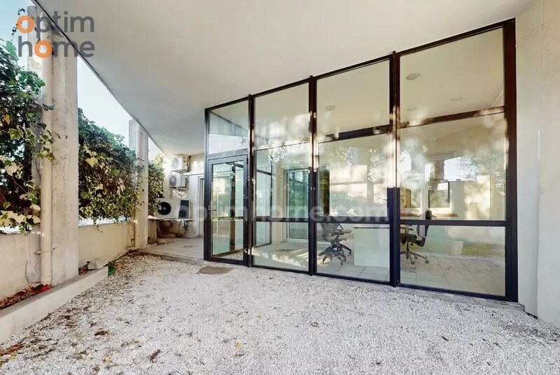 Bureau dans Toulon à vendre - Photo de l’immeuble – Image 2 sur 18