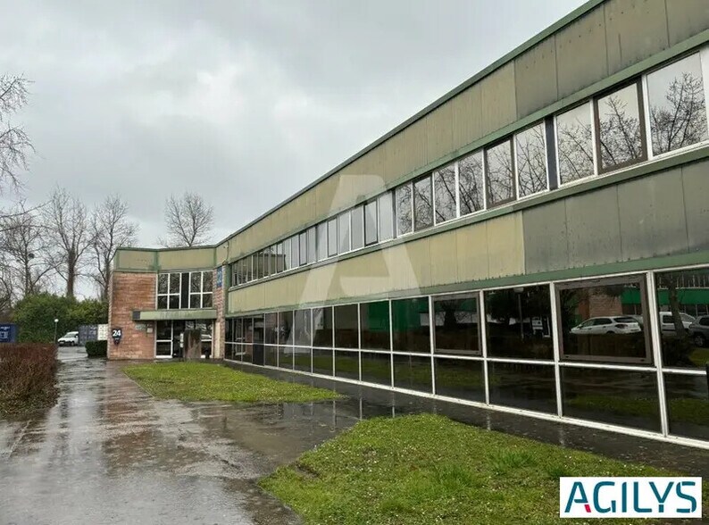 Local d’activités dans Saint-Thibault-des-Vignes à louer - Photo de l’immeuble – Image 3 sur 7