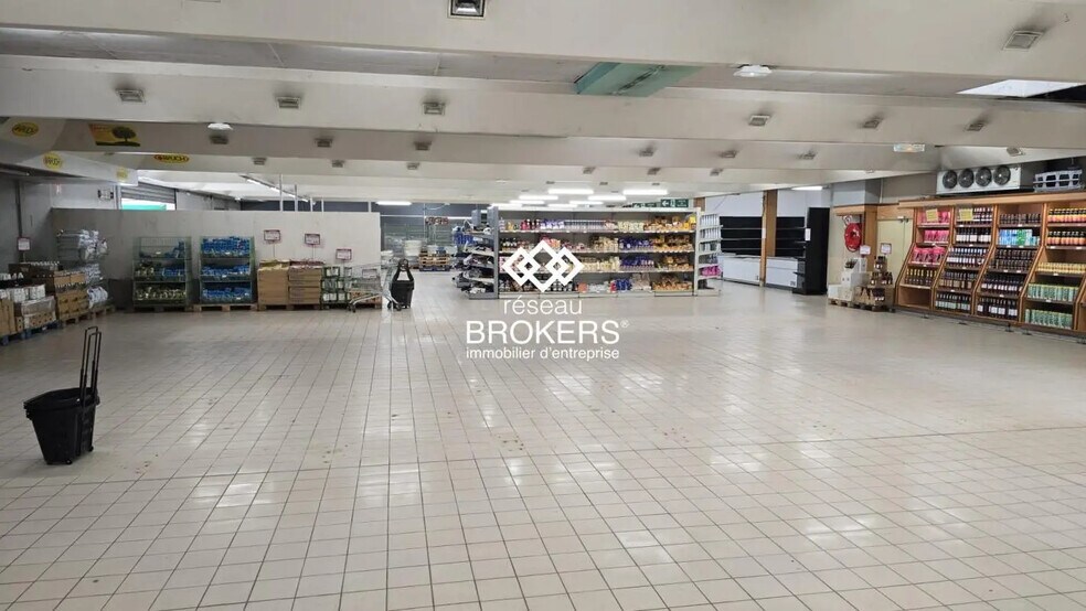 Local commercial dans Épinay-sur-Seine à louer - Photo de l’immeuble – Image 3 sur 9