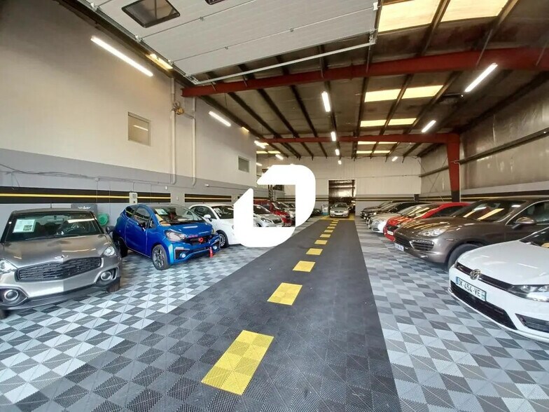 Local d’activités dans Lagny-sur-Marne à louer - Photo de l’immeuble – Image 1 sur 11