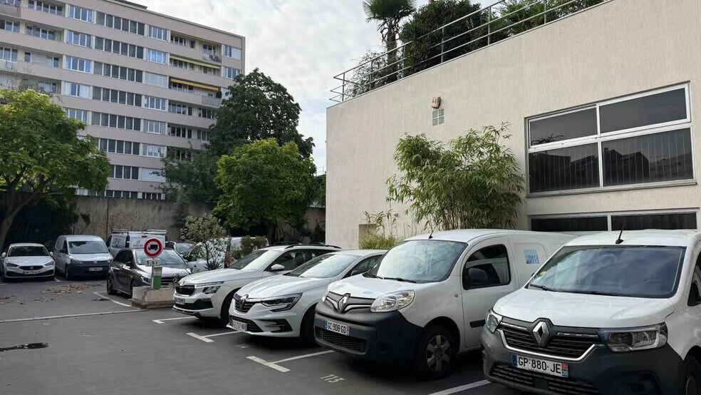Local d'activités dans Montrouge à vendre - Photo de l’immeuble – Image 3 sur 11