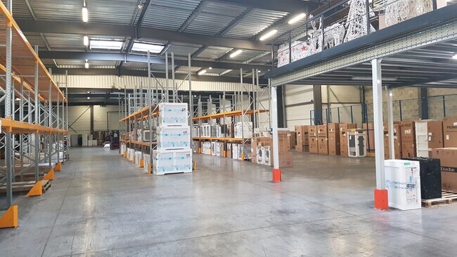 Plus de détails pour Industriel/Logistique à louer