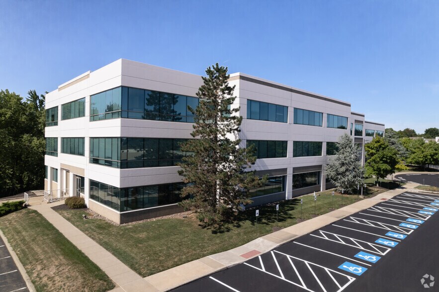5 Walnut Grove Dr, Horsham Township, PA à louer - Photo de l’immeuble – Image 3 sur 9