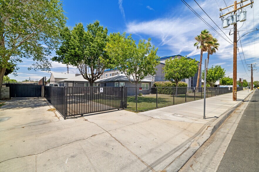 44339 Beech Ave, Lancaster, CA à louer - Photo de l’immeuble – Image 3 sur 44