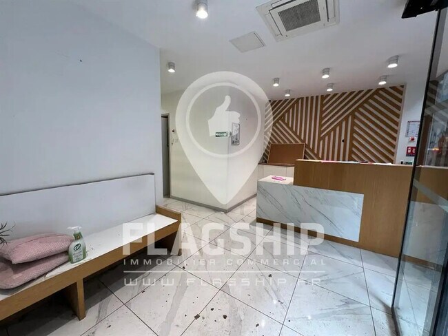 Plus de détails pour Local commercial à louer