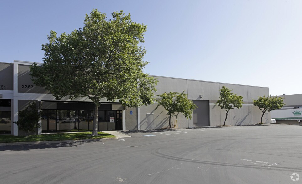 2357 Industrial Pky W, Hayward, CA à louer - Photo de l’immeuble – Image 2 sur 4
