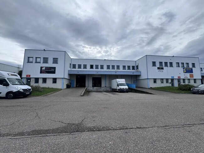 Plus de détails pour Local d'activités à louer