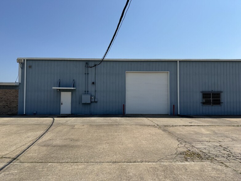 6233 Industrial Rd, Beaumont, TX à louer - Photo de l’immeuble – Image 3 sur 10