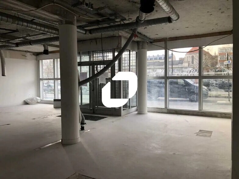 Local commercial dans Paris à louer - Photo de l’immeuble – Image 3 sur 9