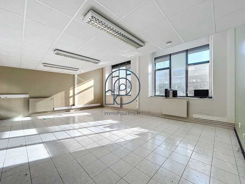 Bureau dans Lille à vendre - Photo de l’immeuble – Image 1 sur 17
