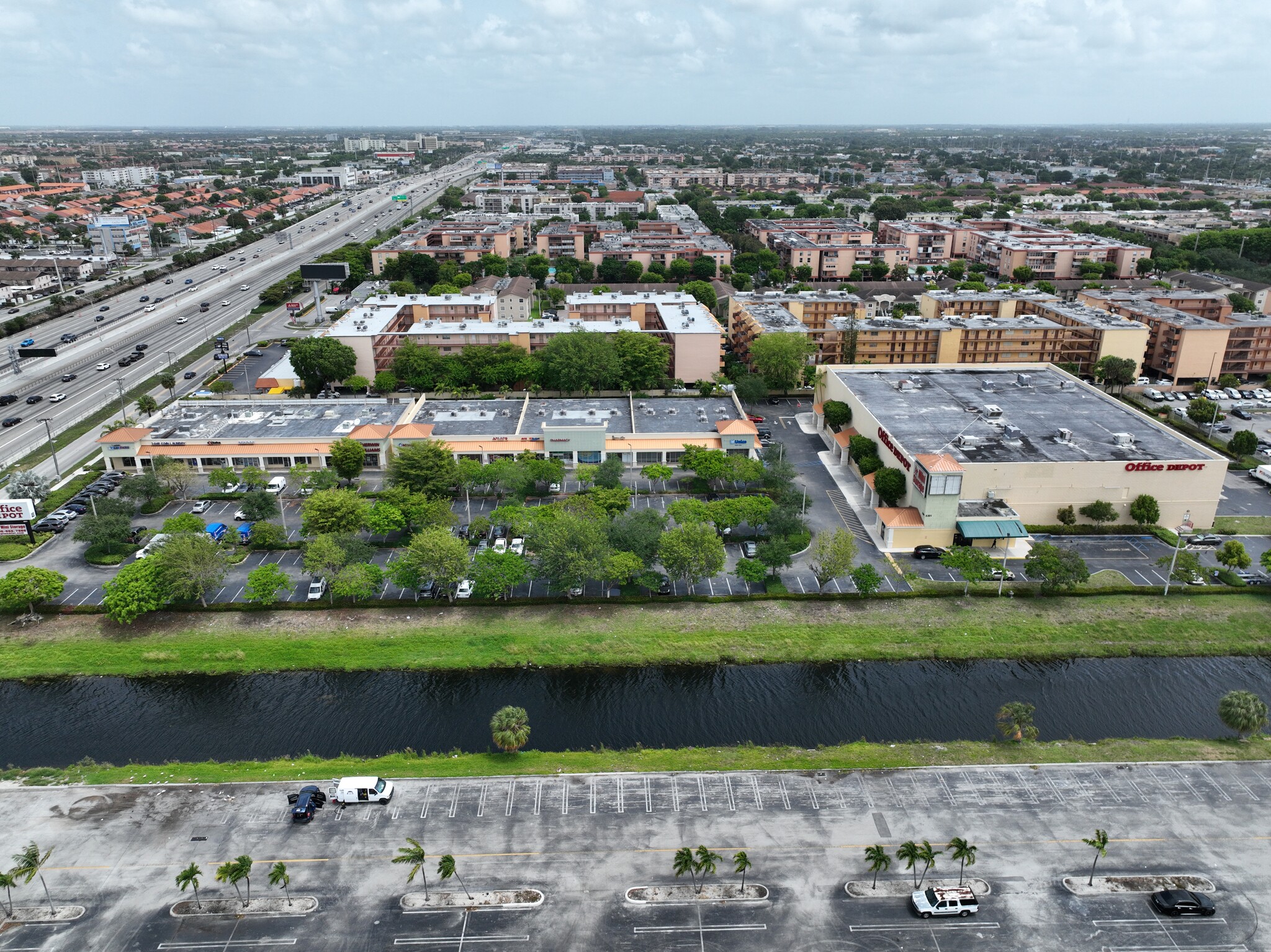 5317-5327 W 20th Ave, Hialeah, FL à louer Photo principale– Image 1 sur 12