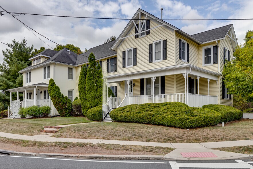 221 S Main St, Flemington, NJ à vendre - Photo de l’immeuble – Image 3 sur 54